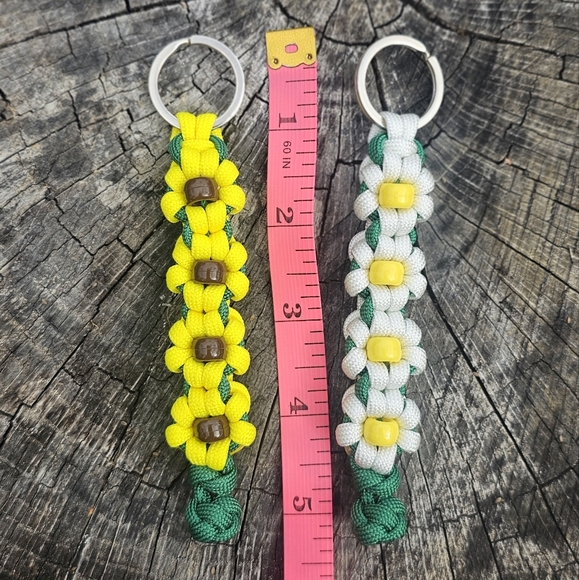 Yellow or White Daisy Chain Keychain Paracord Accessory Handmade Womens Girls - Picture 3 of 4